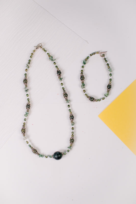 Green & White Mixed Bead Necklace/Bracelet Set