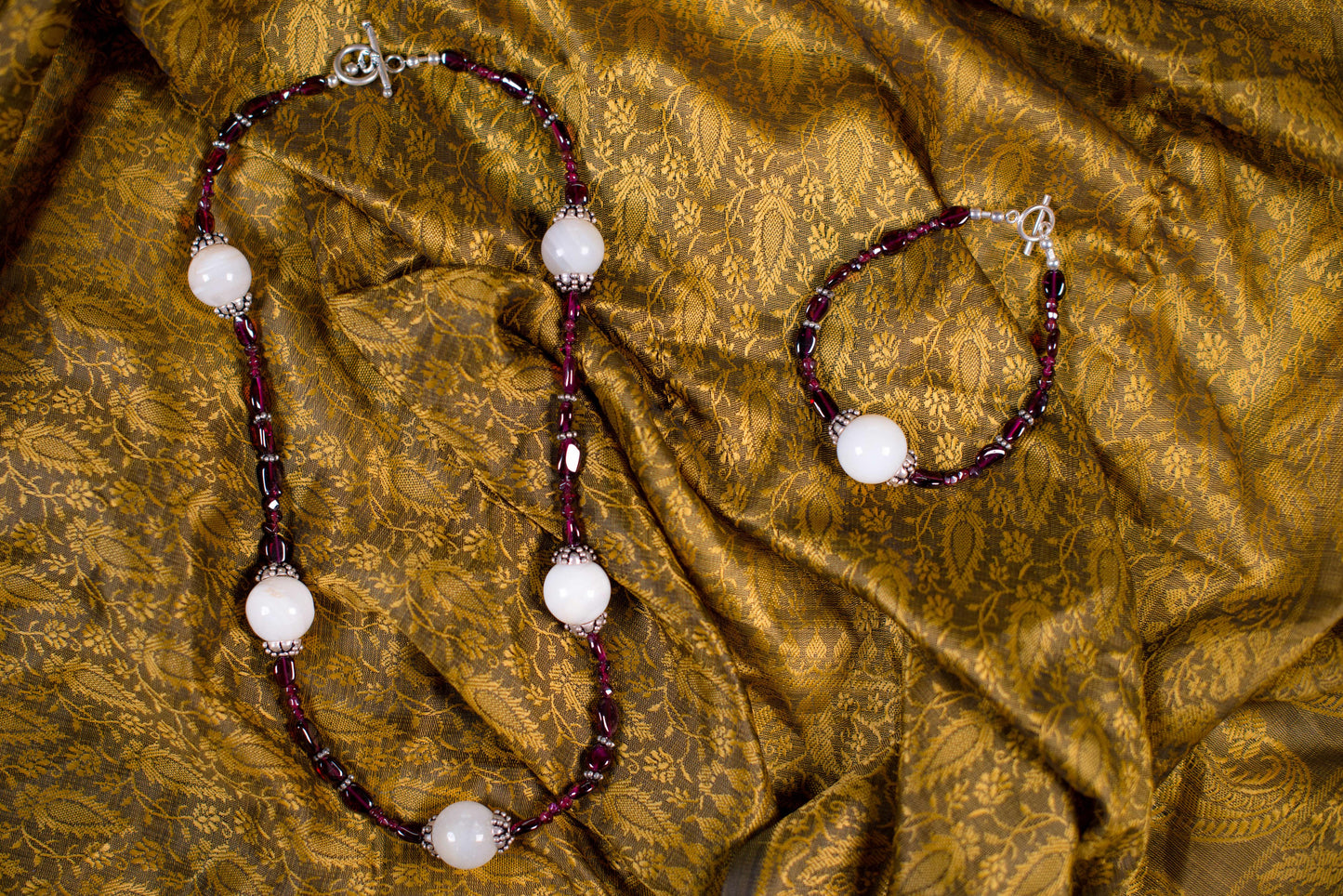 Red & White Necklace/Bracelet Set